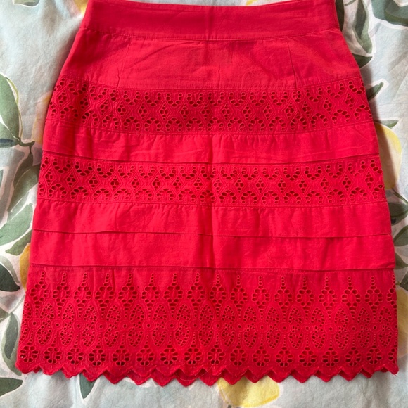 Scallop-Edge Gap Miniskirt - Picture 2 of 5